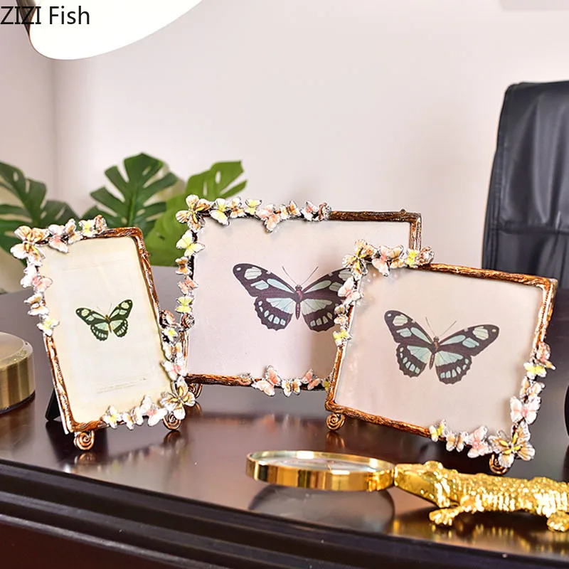 

Декоративная фоторамка в виде бабочки, современный дизайн, Цветочная окантовка, фоторамка из сплава, украшение для стола, семейный портрет