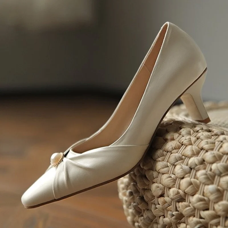 

Новинка, сексуальные женские сандалии на массивном каблуке, женские туфли на высоком каблуке с острым носком, модная вечерняя Обувь с жемчу...