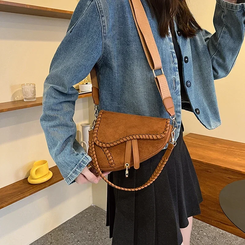 

Luxury Brand Women's Saddle Bag High Quality PU Shoulder Bag Cute Wallet and Handbag Designer Armrest Bag Fashion Cross Body Bag