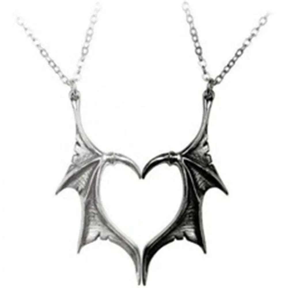

2022 Retro Punk Wing Pendant Necklace For Unisex Creative Couple's Clavicle Chain Personalized Jewelry Necklace For Women Men