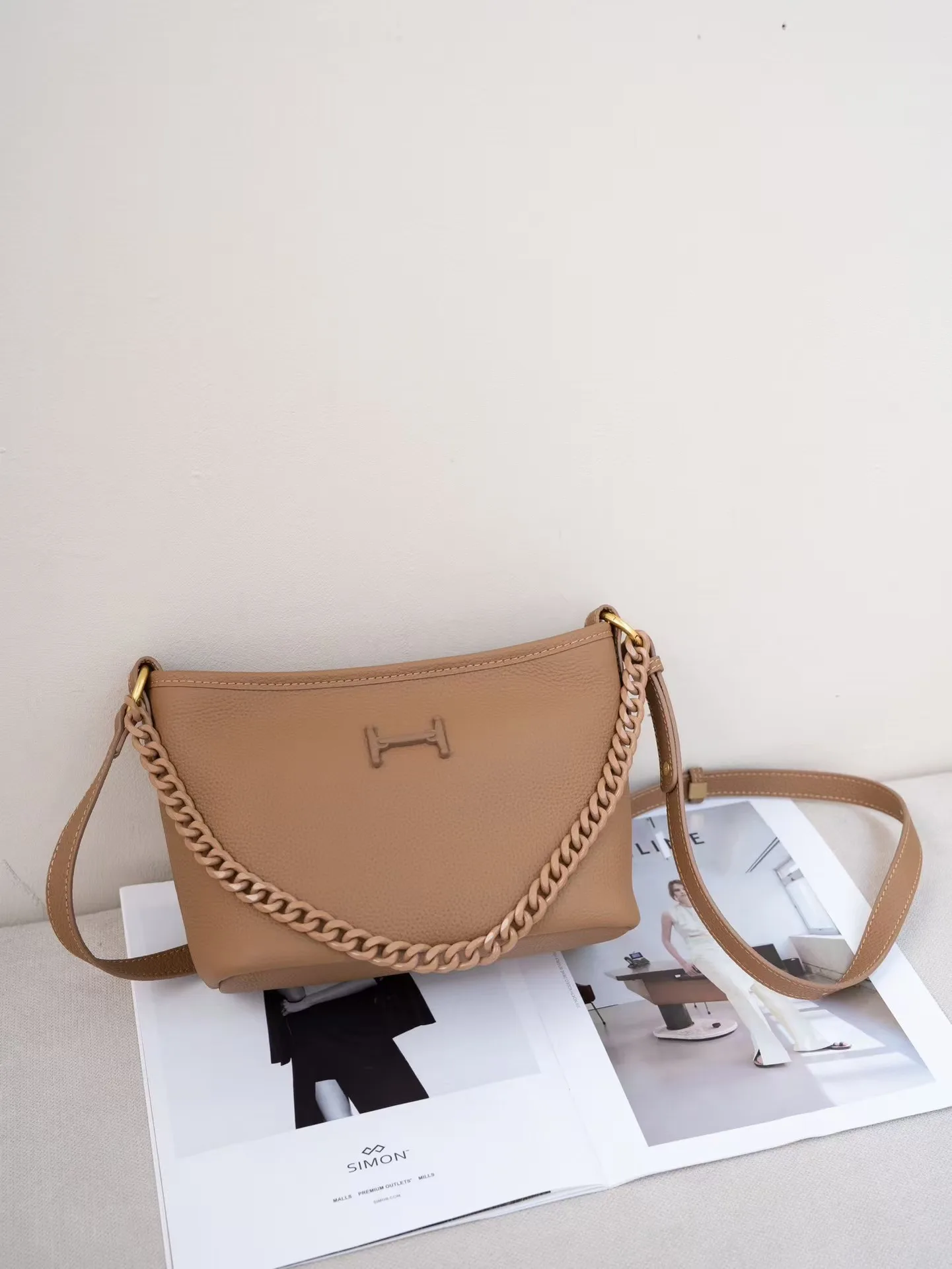 Кожаная женская сумка через плечо новинка 2024 модная на с цепочкой baotou