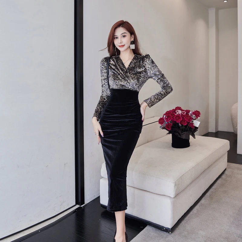 Купи V Neck Elegant Dresses for Women 2022 Long Sleeves Black Sexy Costume Woman Leopard Print Midi Dress Korean Fashion Women's Chic за 1,620 рублей в магазине AliExpress