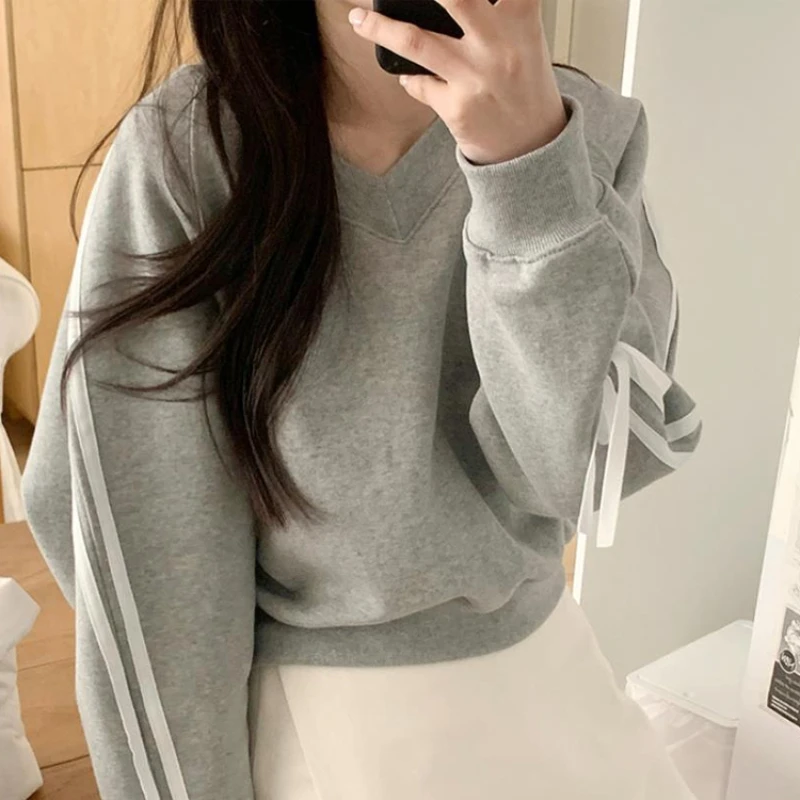 Уменьшающий возраст пуловер с v-образным вырезом и бантом на шнуровке женская