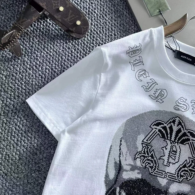 Футболка мужская с круглым вырезом коротким рукавом и кристаллами