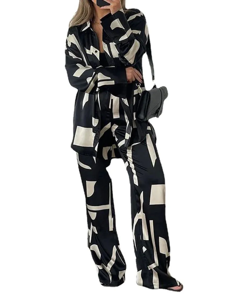 Женский брючный костюм с принтом черная или белая рубашка длинным рукавом и