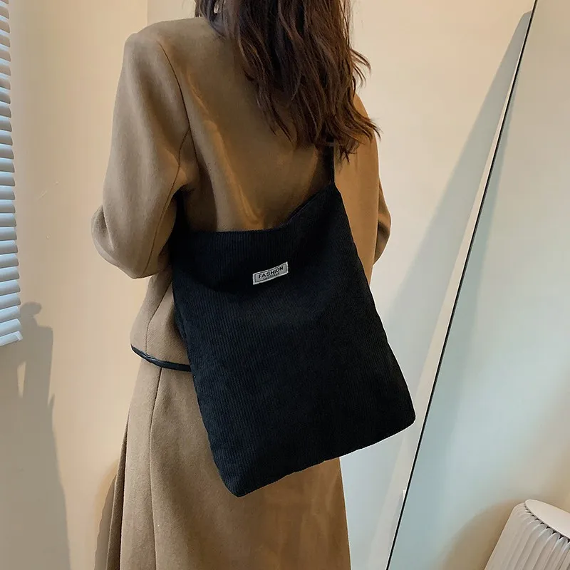 

Модные сумки для покупок для женщин 2022 однотонные Роскошные вместительные сумки на плечо модный дизайн вельветовые сумки для покупок