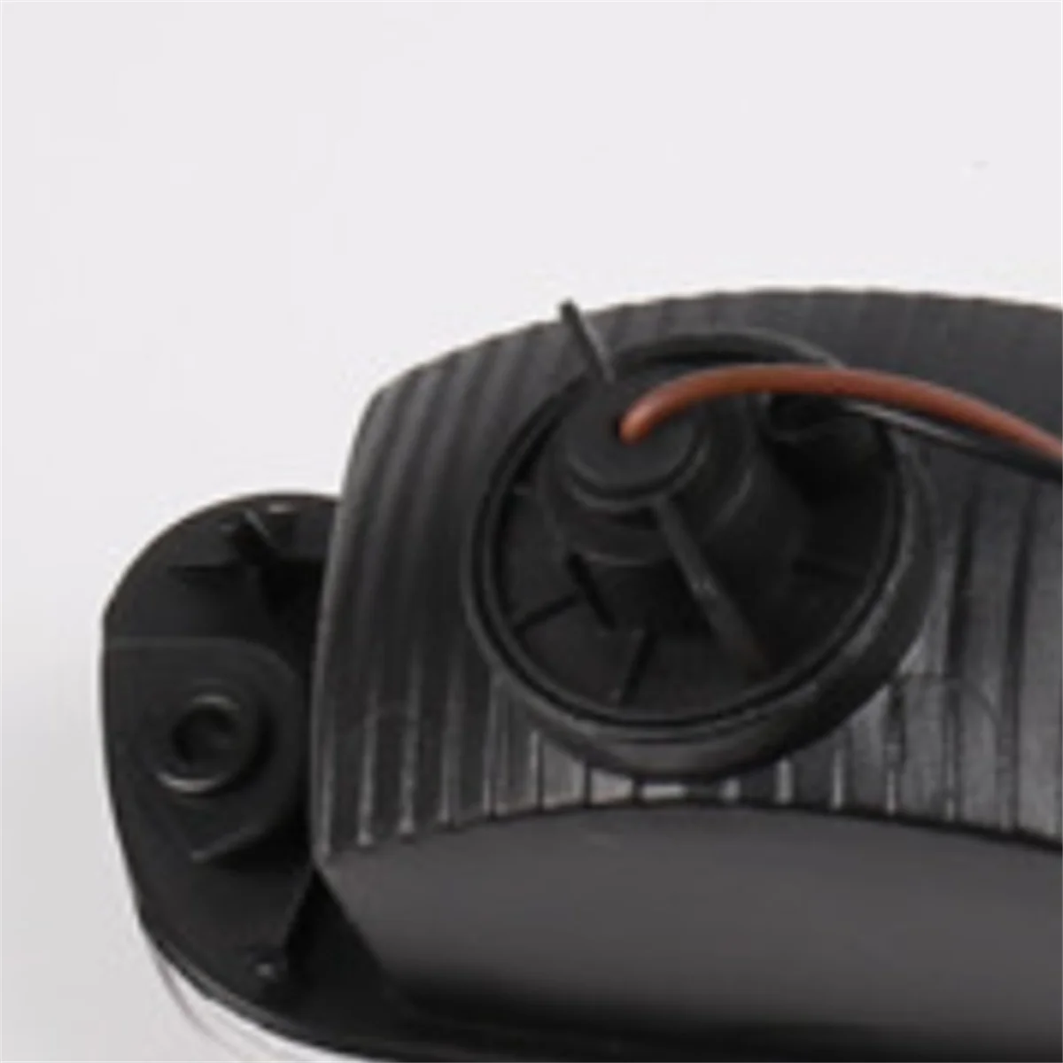 Отражатель заднего бампера MN117951 для Mitsubishi Jajero Montero Shogun V73 V77 2002-2006 MN117952