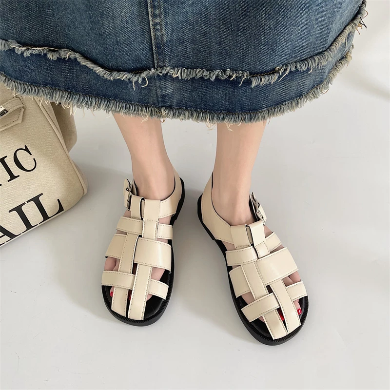 

Сандалии-гладиаторы женские на низком каблуке, элегантная повседневная удобная гибкая обувь в римском стиле, круглый носок, серебристые бо...