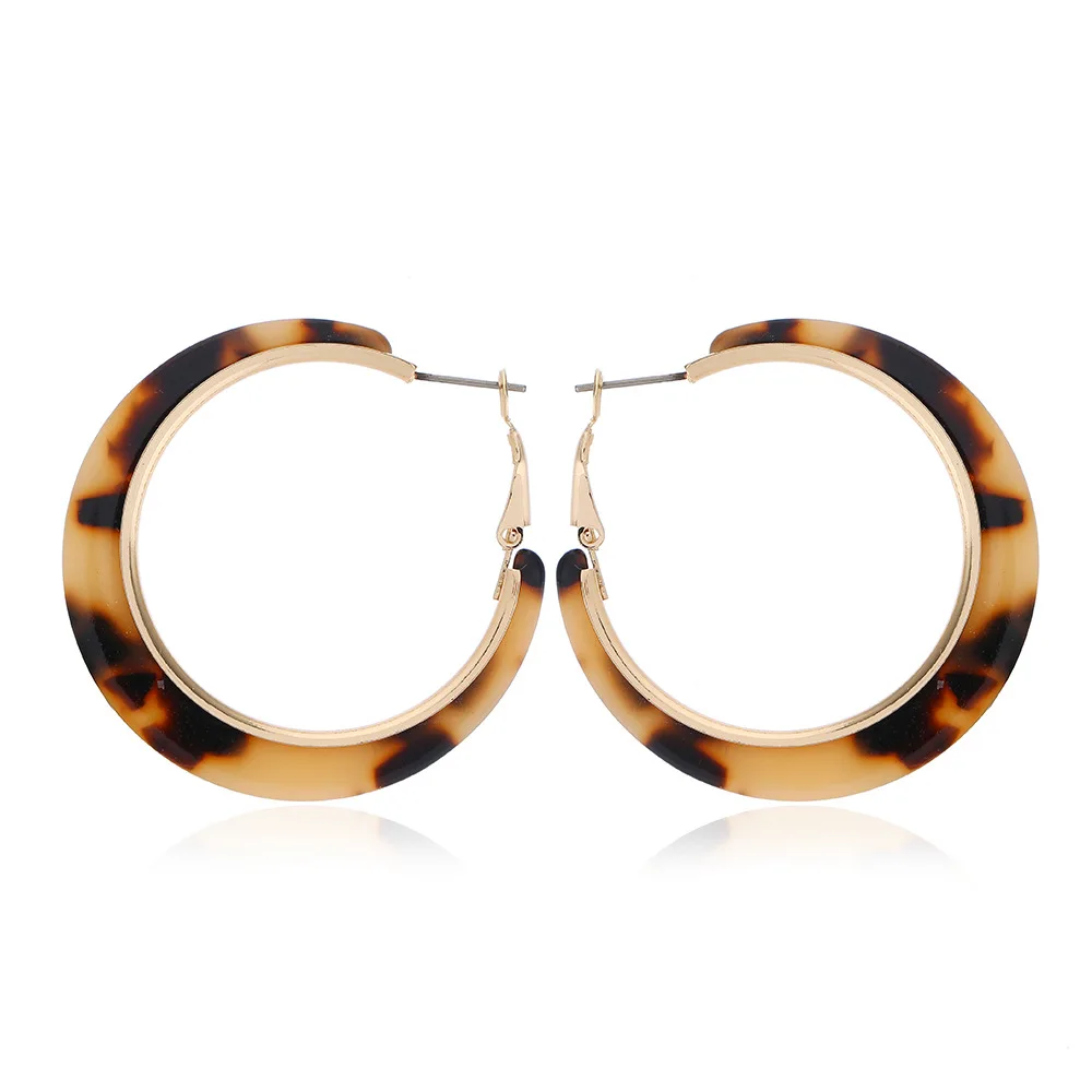 

Factory Direct Sales of New Acetate Plate Ring Abstract Earrings Explosive Alloy Clip Leopard CC Earrings Boho Earrings Women