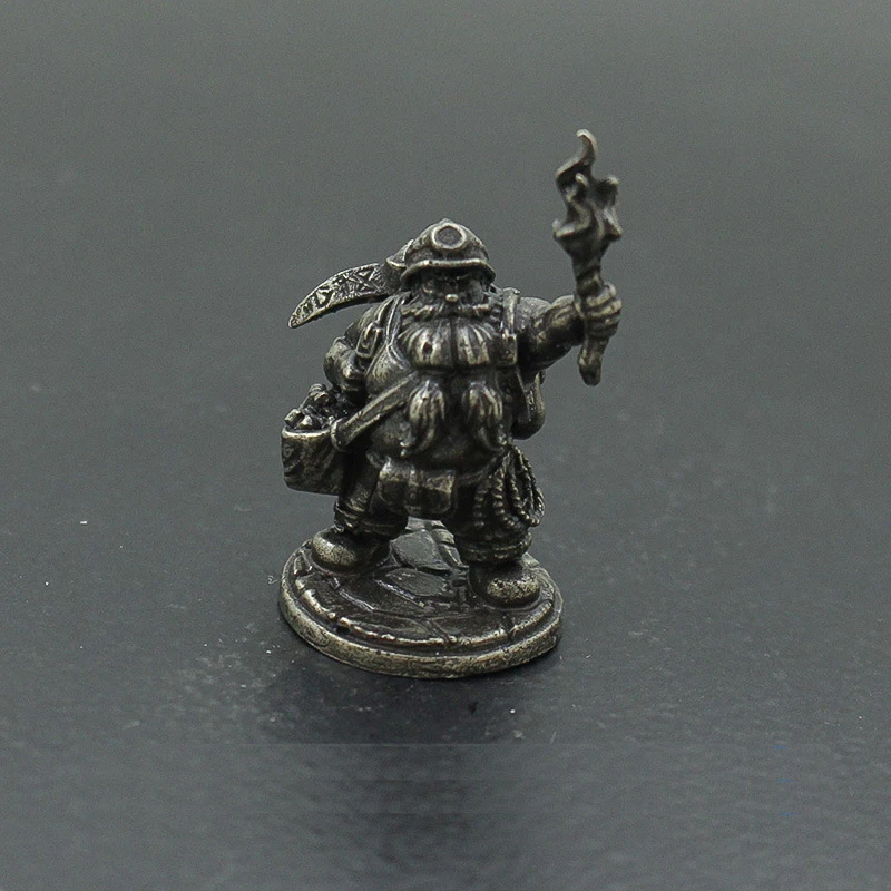 

Медные статуэтки карликового легиона