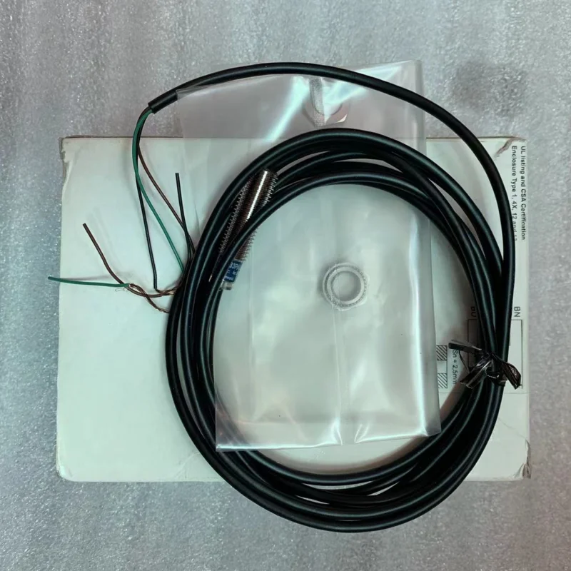 Новый датчик приближения XS108B3PAL2 xs108b3нал 2