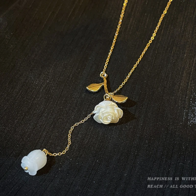 

Французское роскошное белое минималистичное женское ожерелье с подвеской в виде цветка розы в стиле ретро ожерелье с подвеской в виде капл...