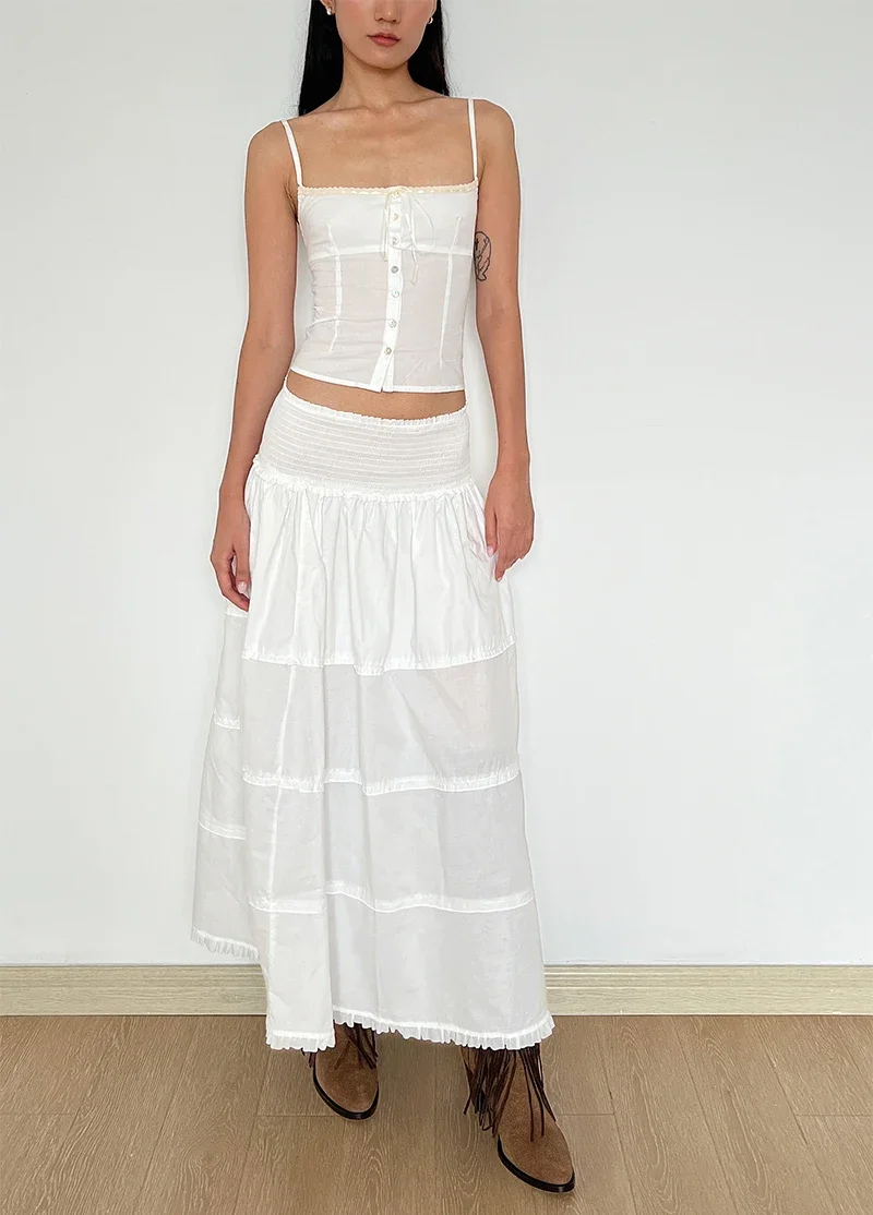 Женская белая юбка макси с оборками и поясом