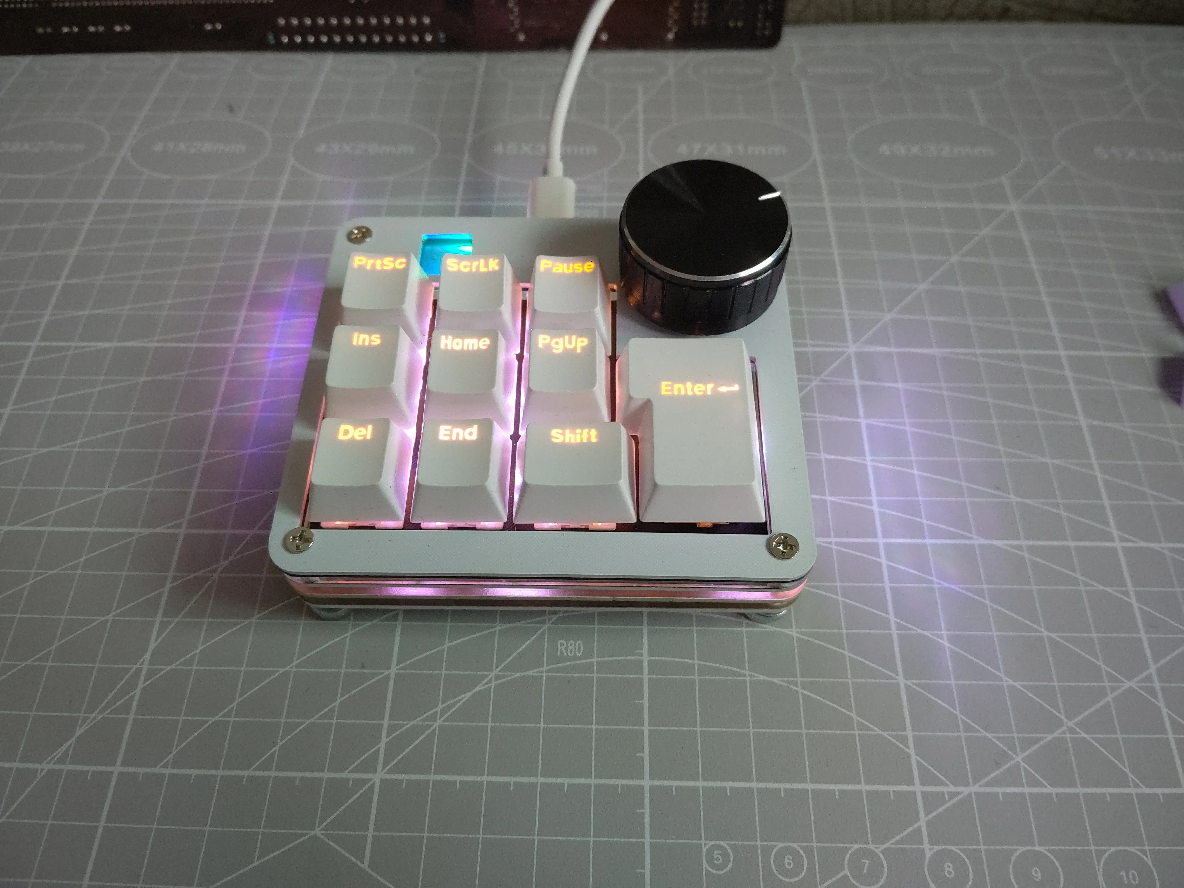 Rgb контроллер 44 кнопки сброс. Rgb кнопка. Rgb кнопка. Тактовая кнопка со светодиодом. Контроллер rgb подсветки с тремя кнопками.