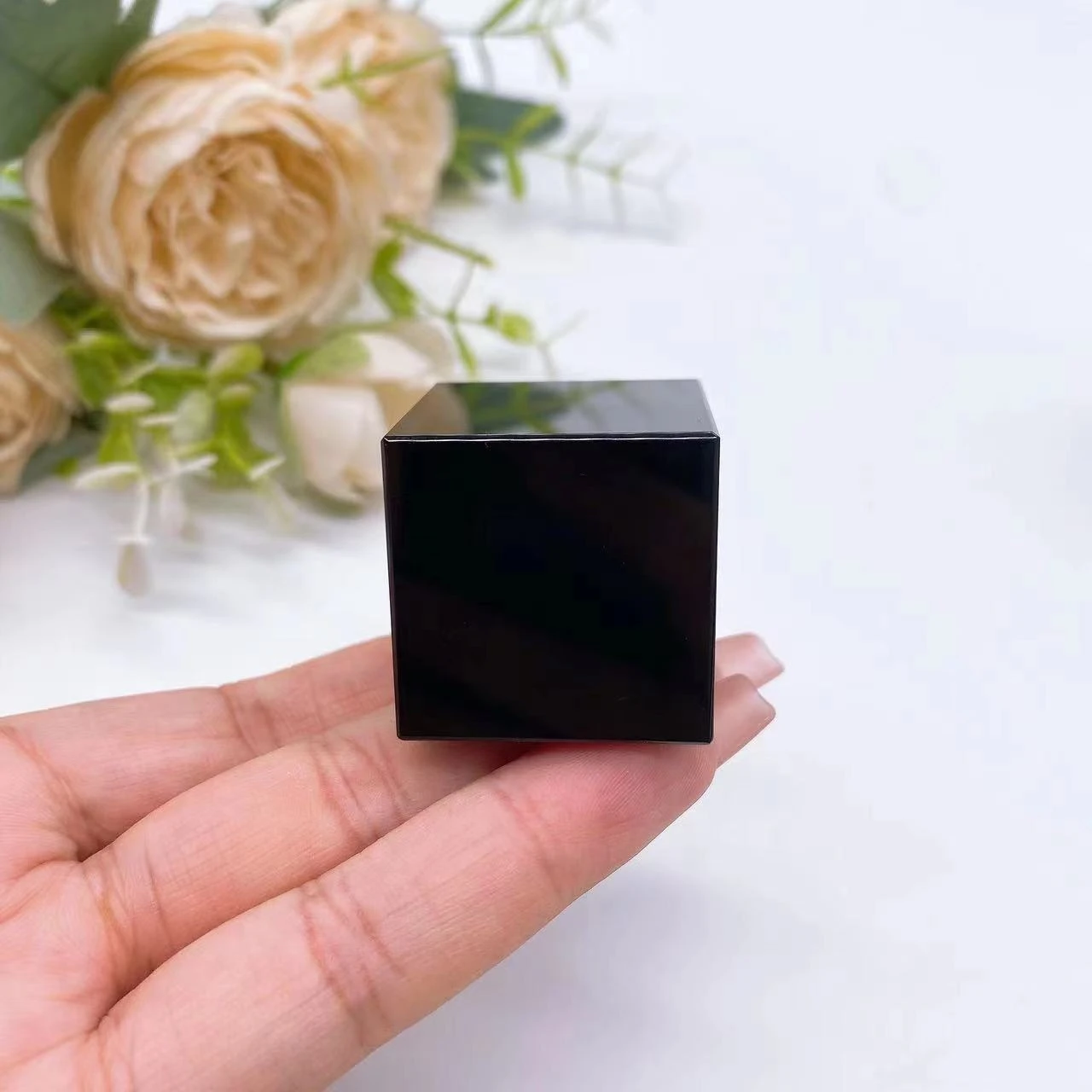 

Полированный черный обсидиановый куб 50 мм