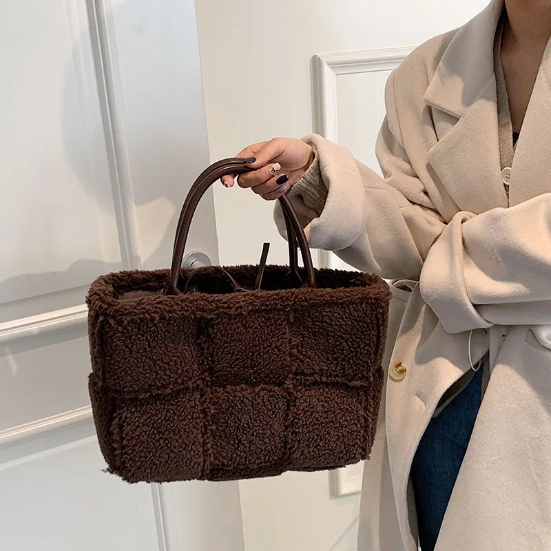 

Women's Fashion One-shoulder Messenger Bag 2022 New Bag Woven Large-capacity Handbag Tote Bag Lamb Wool Personalized Women's Bag