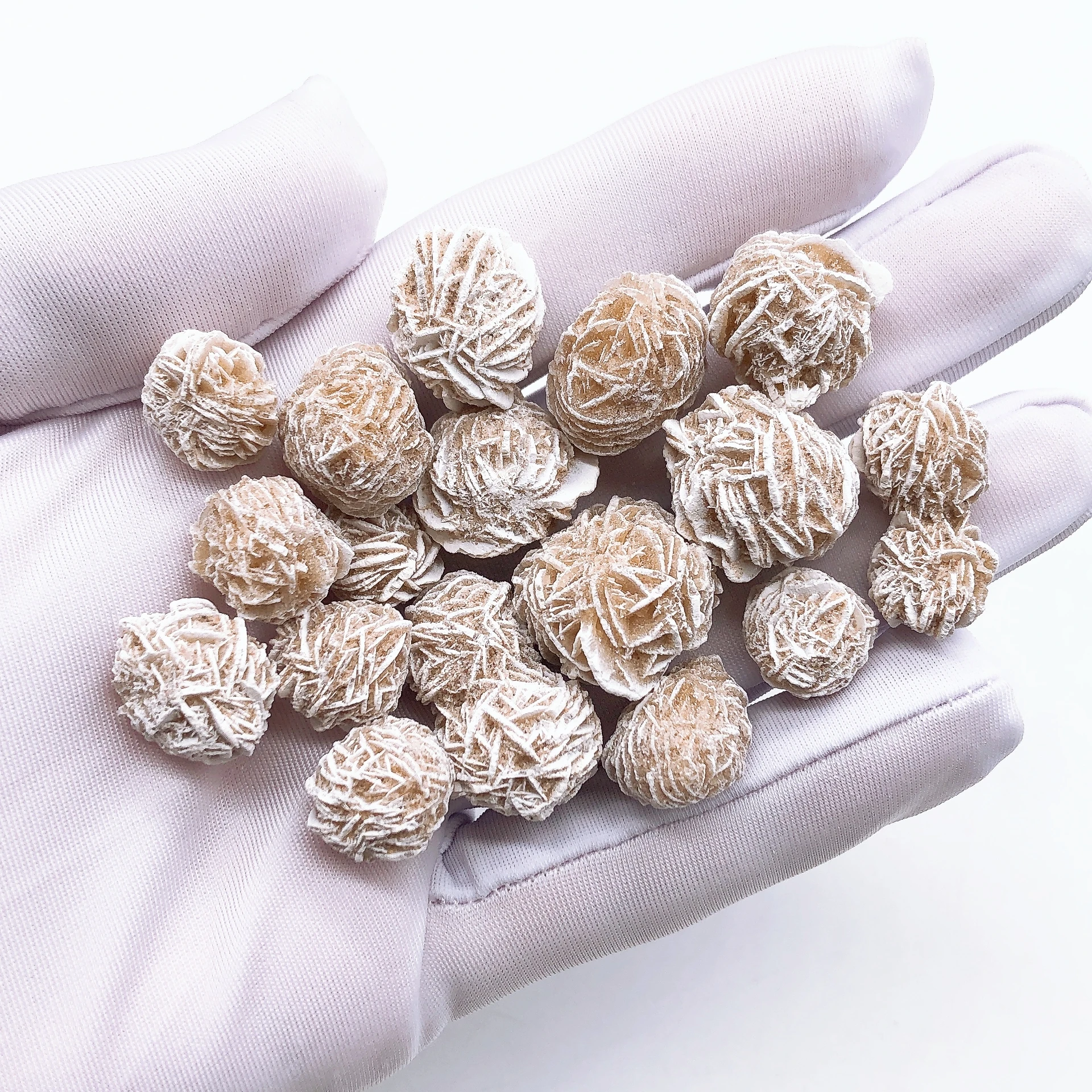 

Натуральный кристаллы пустынной розы селенита 10-20 мм