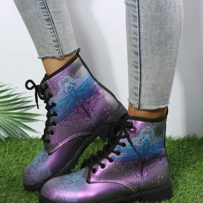 

Европейские и американские женские сапоги с большим кружевом и плоской подошвой с принтом женские осенние короткие сапоги с круглым носком...