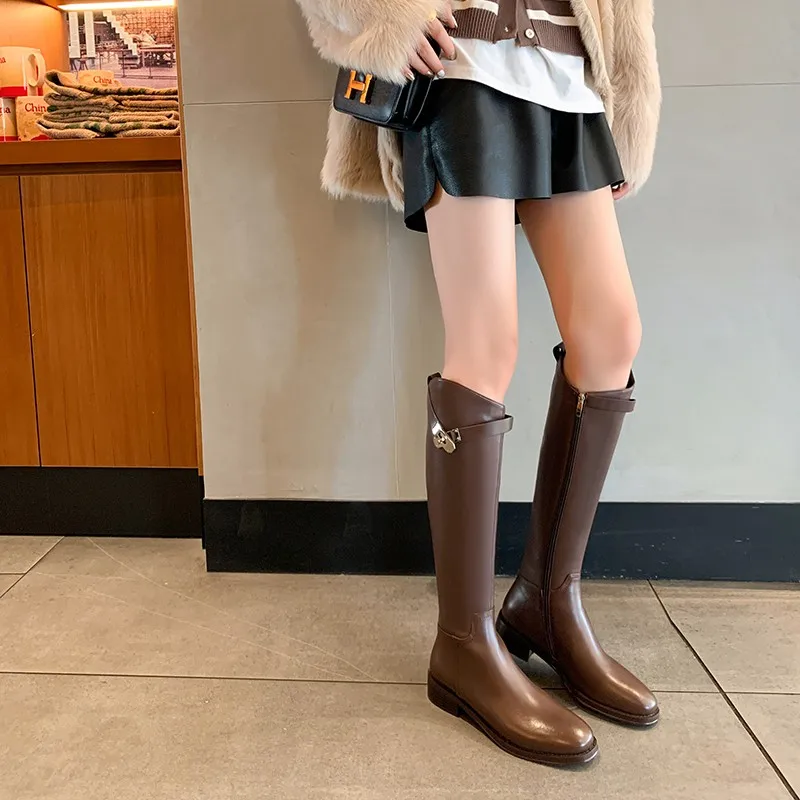 Купи New 2022 Womens High Boots Autumn Winter Low Heels Knee High Boots Zipper Black Brown Ladies Chelsea Shoes Brand за 1,650 рублей в магазине AliExpress