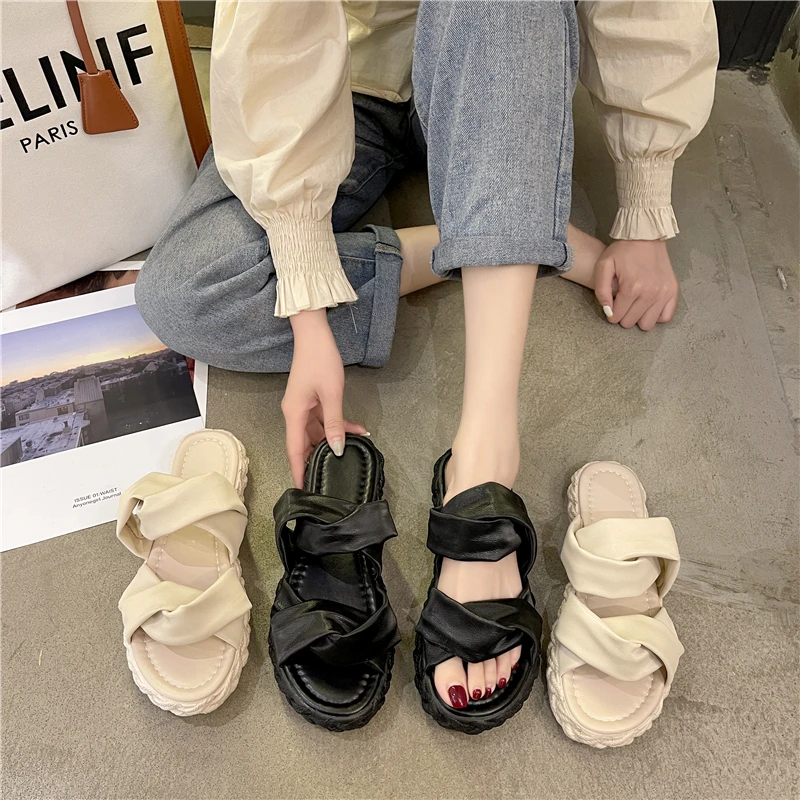 

Shoes Woman 2022 Slippers Soft Luxury Slides Pantofle Platform Med Comfort Designer New Flat Rubber PU Flat Shoes Female Med Sli
