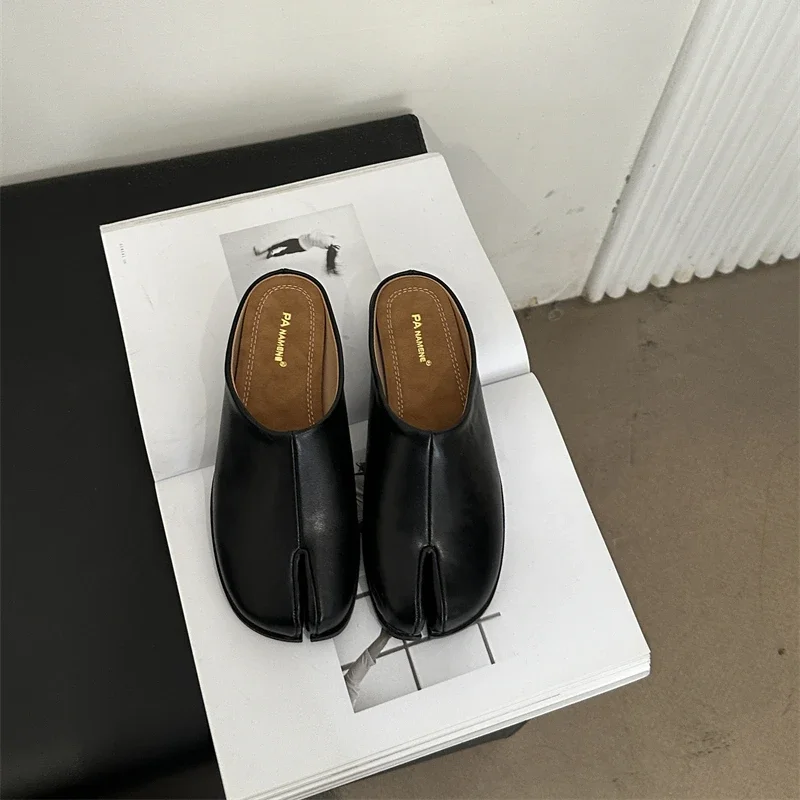 Женские туфли без застежки мягкие лоферы на плоской подошве с круглым носком