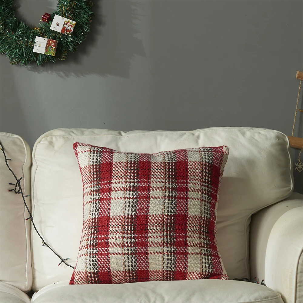 

Декоративная наволочка MACT клетчатая