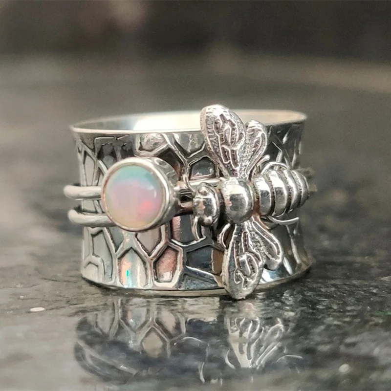 

Vintage Bee Inlaid White Gem Fashion Ring Women's Small Ornaments Insect Jewelry