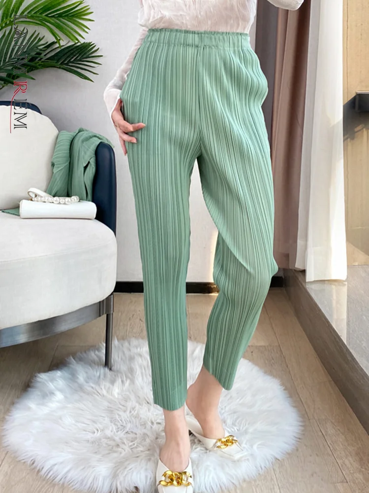 

LANMREM Pleated Harem Pants For Women Pockets High Elastic Waist Solid Color Trousers 2022 New Autumn Female Fashion 2N513