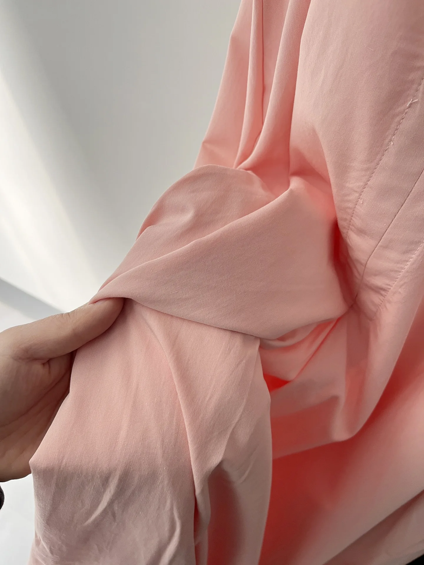 Женское платье-майка трапециевидной формы с v-образным вырезом без рукавов