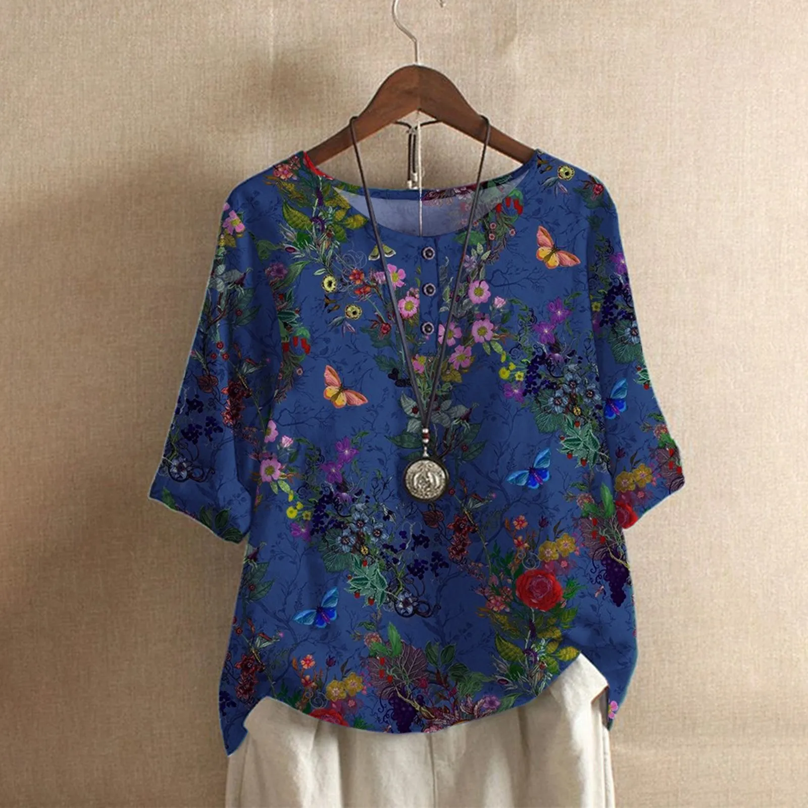 

Женская футболка с коротким рукавом и круглым вырезом