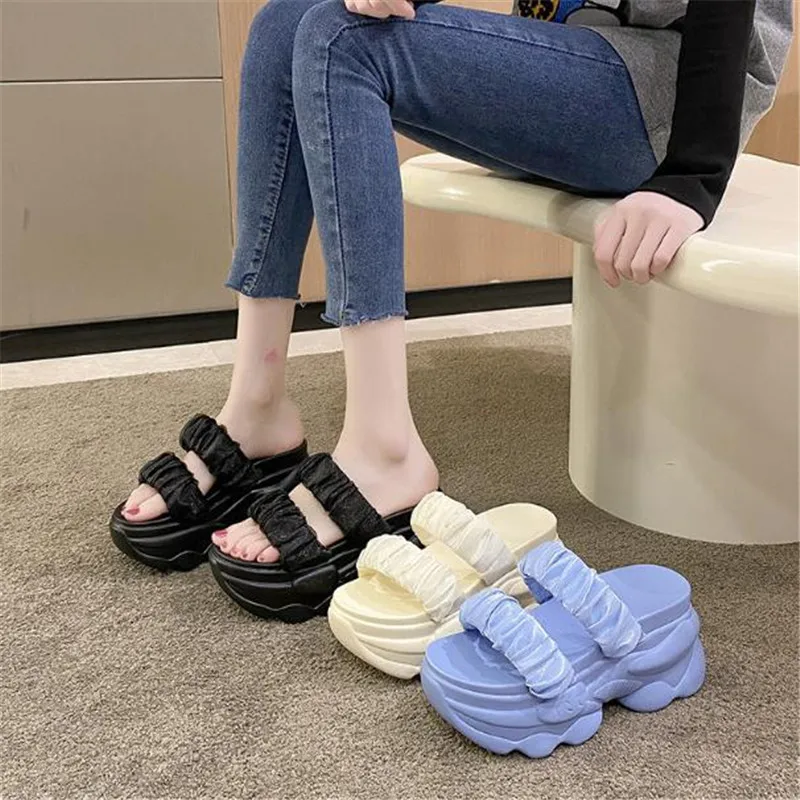 

Chunky slippers for women wearing the new summer 2022 fashion muffin height and versatile casual cool slippers