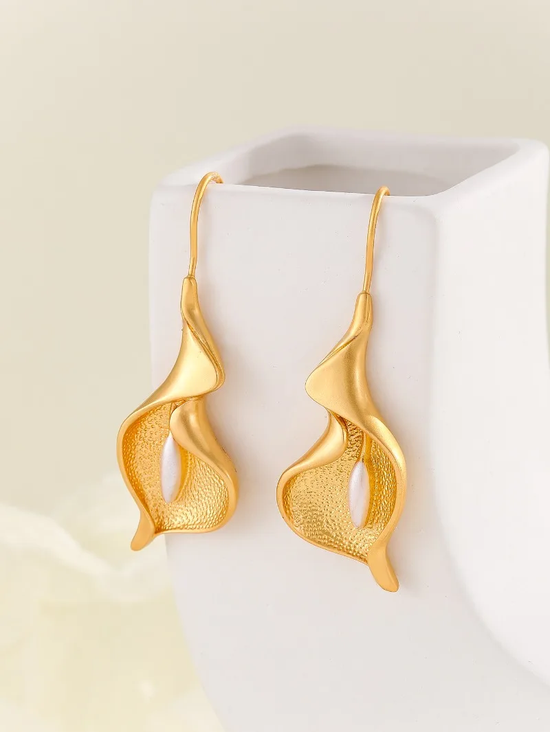 

Freshwater pearl creative calla lily antique style temperament retro women's earrings