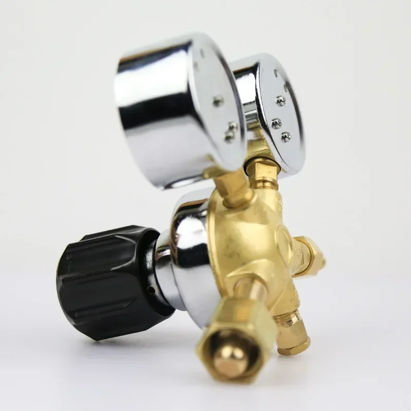 YQY-12 Редуктор давления кислорода 2 5*25 МПа Цельномедный корпус Регулирующий клапан