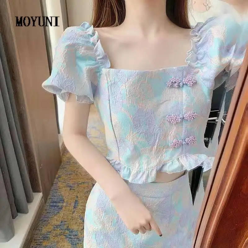 

Женский комплект из двух предметов с цветочной юбкой и квадратным вырезом