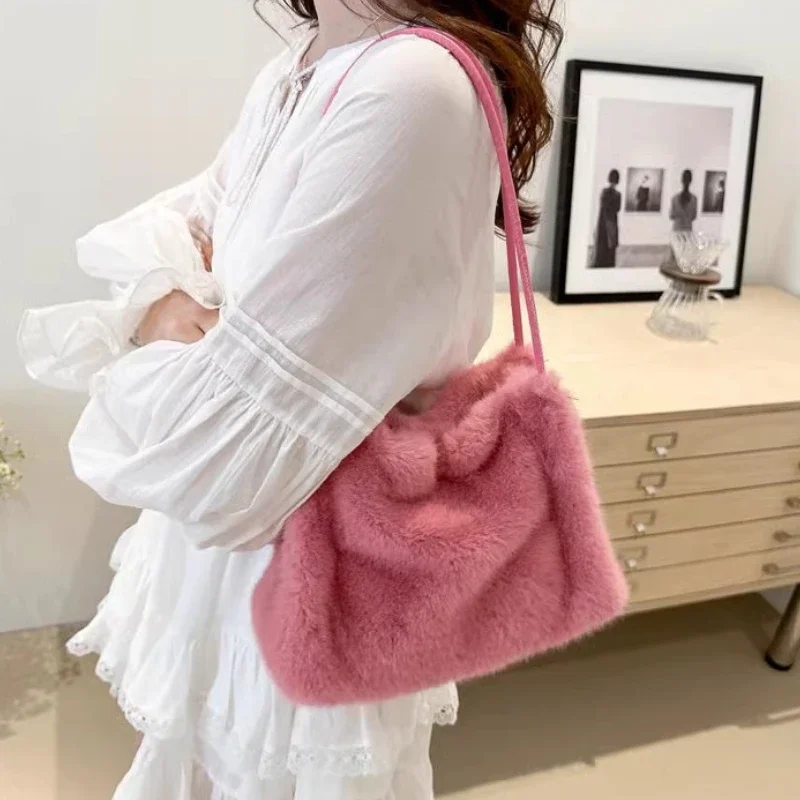 wa damska futrzana marszczona jesienno-zimowa luksusowa jednokolorowa torba na ramię minimalistyczny styl pasek ze skóry PU elegancka z uchwytem