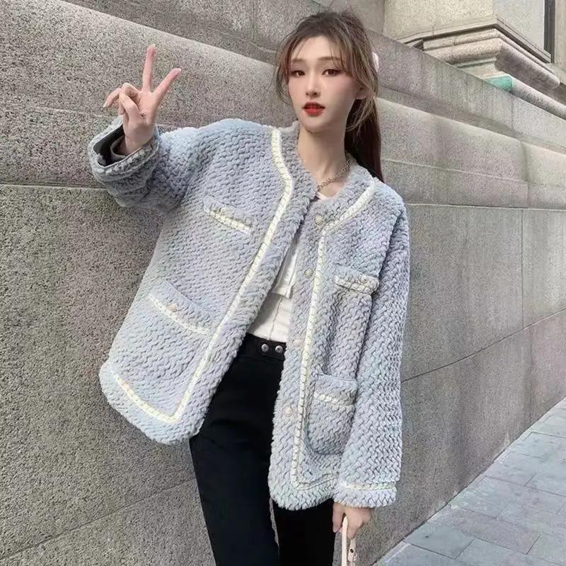

Autumn and winter Korean style small fragrant style plush coat Women's loose and thickened fur coat Fashion new style temperamen