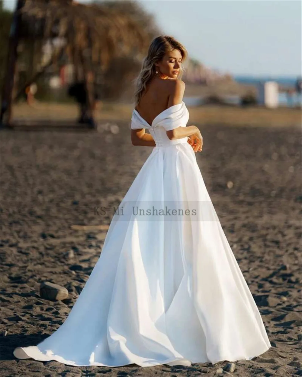 Атласное винтажное белое свадебное платье с открытыми плечами пляжное невесты