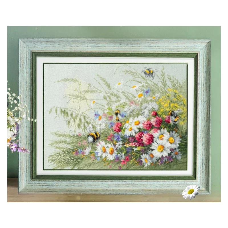 Маргаритки и клевер Набор для вышивки крестиком Amishop цветы в кластерах пчела