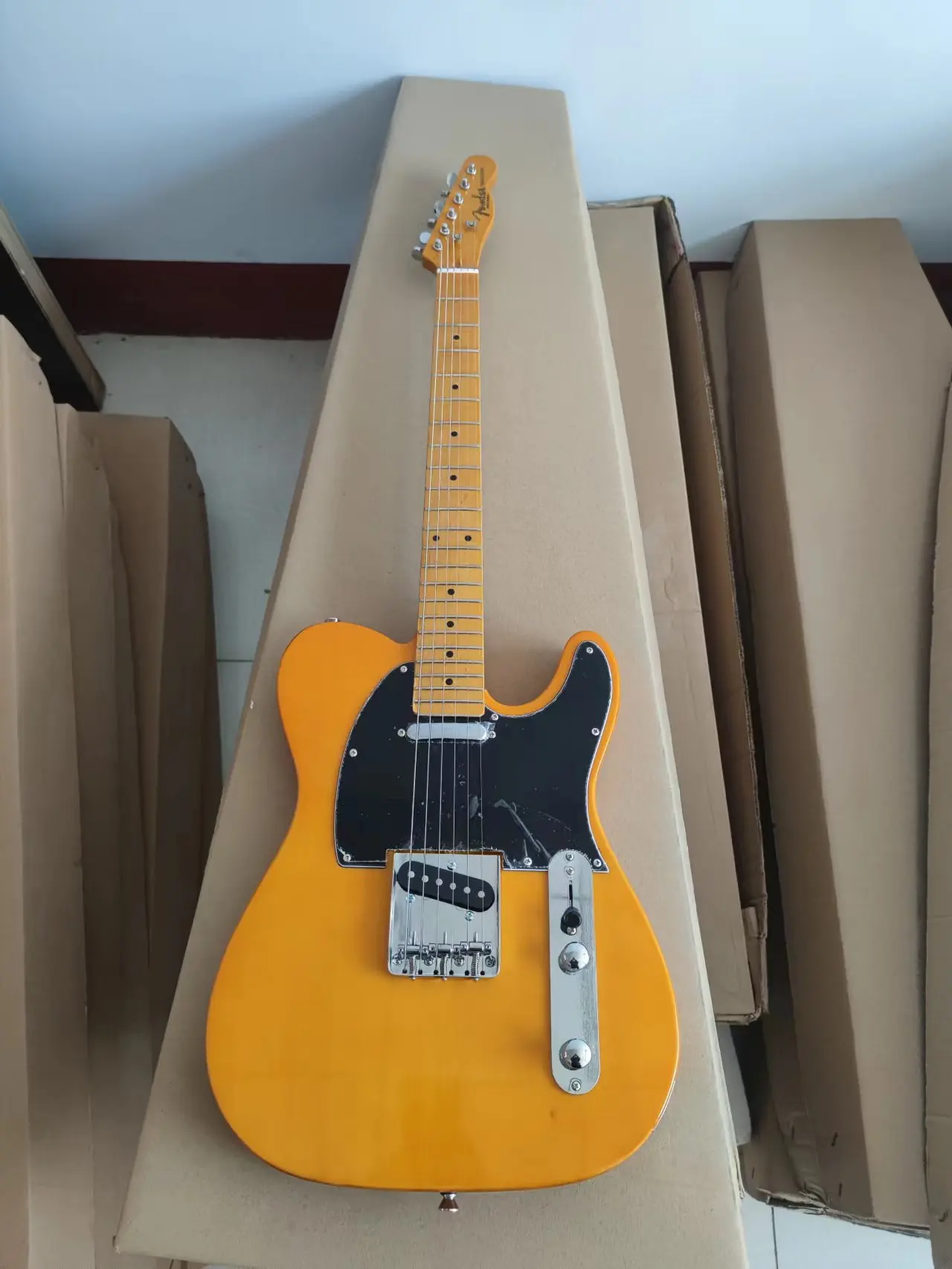 

High Quality Telecast-er Custom Shap Tele Electric Guitar Stock TL Standard Guitar Rosewood Fingerboard Chrome Hardware Hot Sale