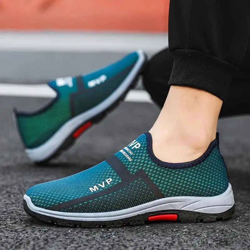 Мужские легкие кроссовки без шнуровки сетчатые дышащие для прогулок модная