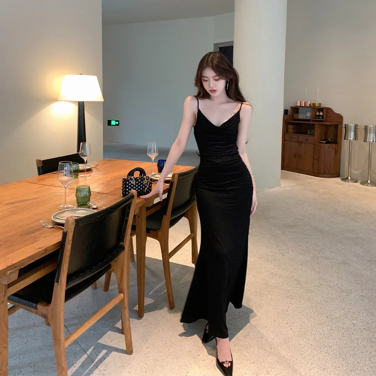 

Summer New Black Sexy Swing Neck Strap Dress Women's Waist Long Mid length Royal Sister Fan Little black dress