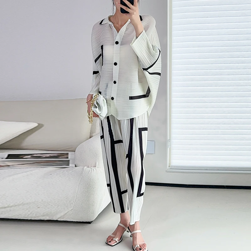 Женский костюм с принтом миаке розовый плиссированными брюками однобортный