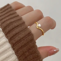 2022 cute woman rings korean gothic accessories retro french proposal for girlfriend golden v pearl gold jewelry engagement ring