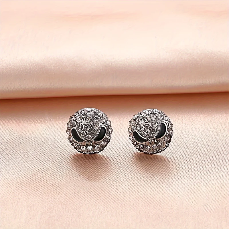 Цепочка с подвеской и серьги-гвоздики в виде черепа