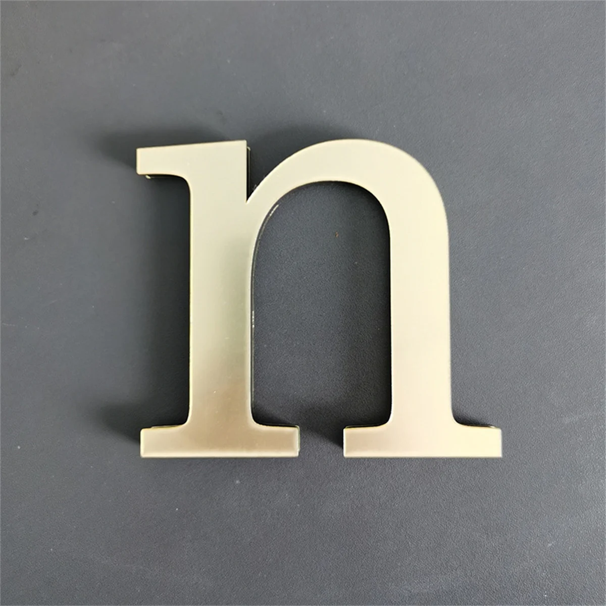 Золотые акриловые 3D буквы для стены