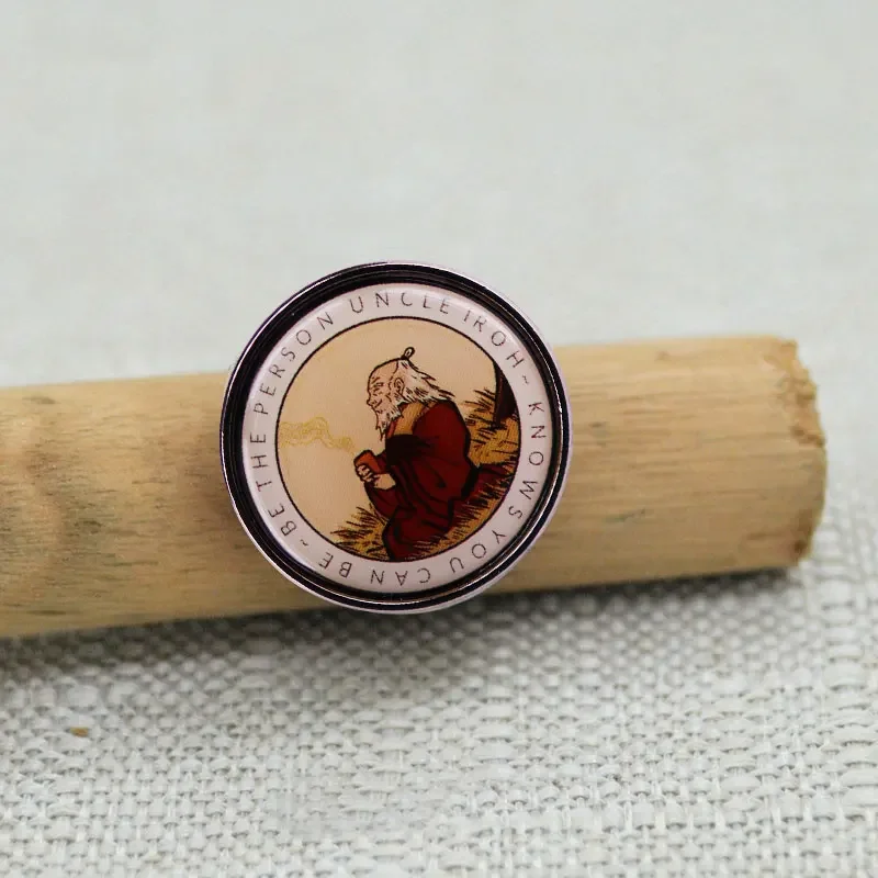 Брошь на лацкан пиджака цвет в ассортименте