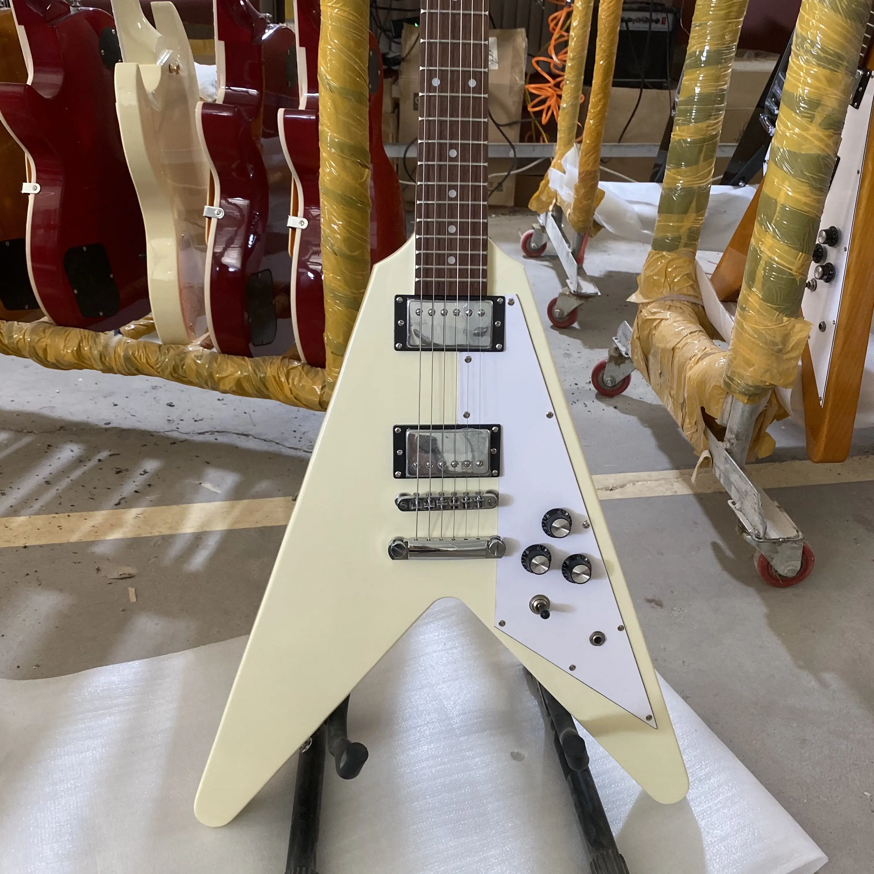 

Fly-V ELectric Guitar Cream Yellow Color Solid Body High Quality Guitarra Free Shipping