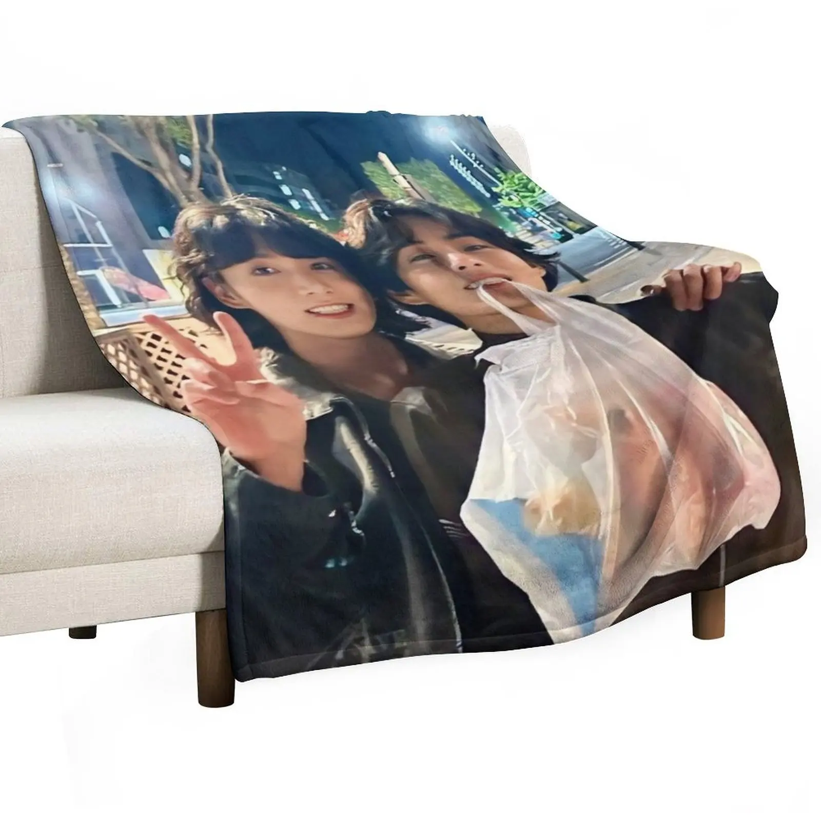 Пушистое одеяло Taekook