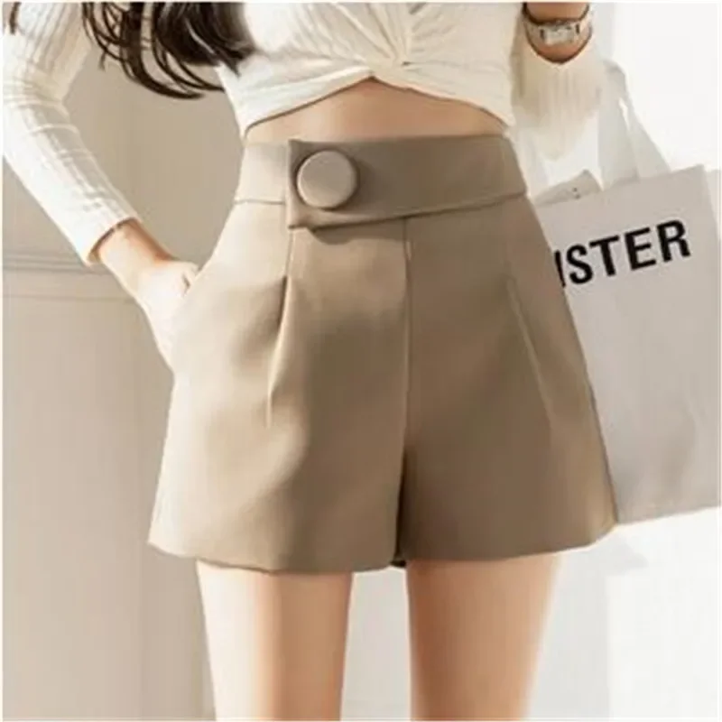 Рисунок 3 - Женские шорты на пуговицах