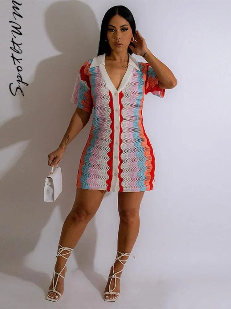 

Женское трикотажное контрастное платье с V-образным вырезом и коротким рукавом